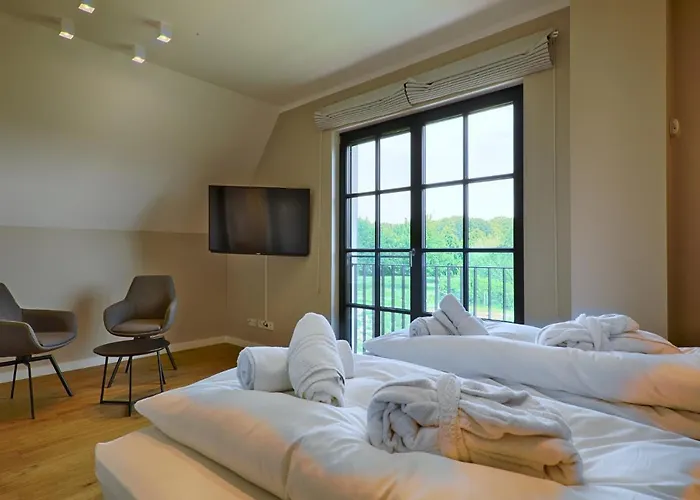 Holiday home Reetland Am - Premium Reetdachvilla Mit 3 Schlafzimmern, Sauna Und Kamin F28 *